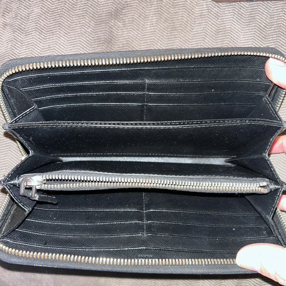 PRADA Leather Wallet EUC - Picture 2 of 9